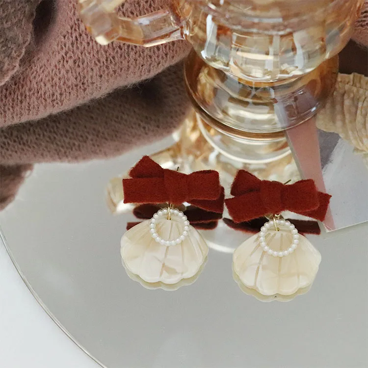 2021 New Fashion S925 Fabric Bow Acrylic Shell Pearl Ring Drop Earrings Special Design Statement Big Size Earrings for Women, Brown
2021 New Fashion S925 Fabric Bow Acrylic Shell Pearl Ring Drop Earrings Special Design Statement Big Size Earrings for Women, Brown