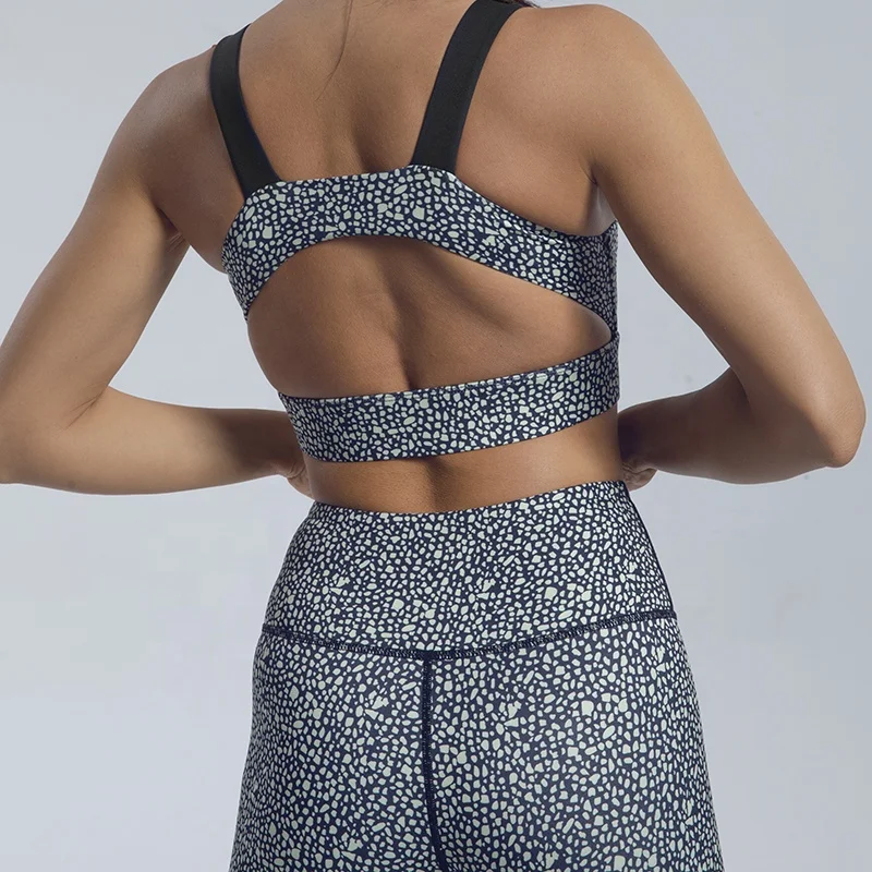 2021 3D digital print women fitness yoga set Hollow design on the back high elasticity sportswear, As picture
2021 3D digital print women fitness yoga set Hollow design on the back high elasticity sportswear, As picture