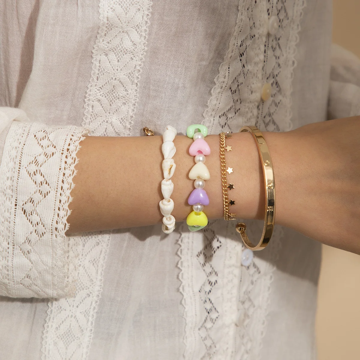 4PCS Women'sRetro simple small fresh color heart shell beaded bracelet imitation pearl acrylic bracelet set, Gold
4PCS Women'sRetro simple small fresh color heart shell beaded bracelet imitation pearl acrylic bracelet set, Gold