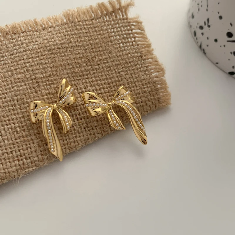 Vershal F-11 Trendy 18k Gold Plated Vintage Irregular Bowknot Pearl Stud Earrings For Women
Vershal F-11 Trendy 18k Gold Plated Vintage Irregular Bowknot Pearl Stud Earrings For Women