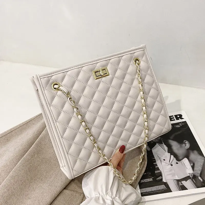 Chain Large Shoulder Bag Women Travel Bags Patent Leather Luxury Handbags For Women Brand Plaid Tote Designer Sac A Main Femme, Black,red,brown and customzied
Chain Large Shoulder Bag Women Travel Bags Patent Leather Luxury Handbags For Women Brand Plaid Tote Designer Sac A Main Femme, Black,red,brown and customzied