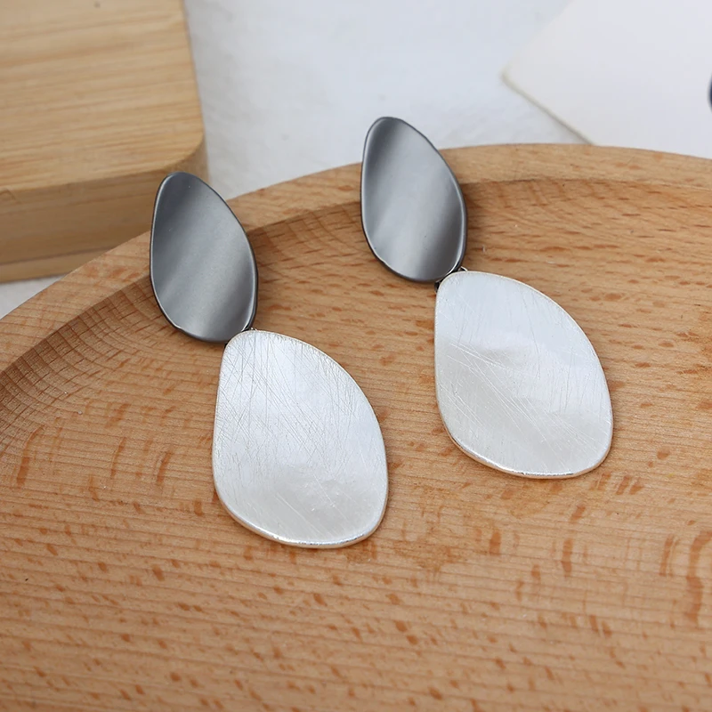 TongLing trendy fashion irregular shape tarnish free jewelry stylish classic dangle earring huggies earrings
TongLing trendy fashion irregular shape tarnish free jewelry stylish classic dangle earring huggies earrings