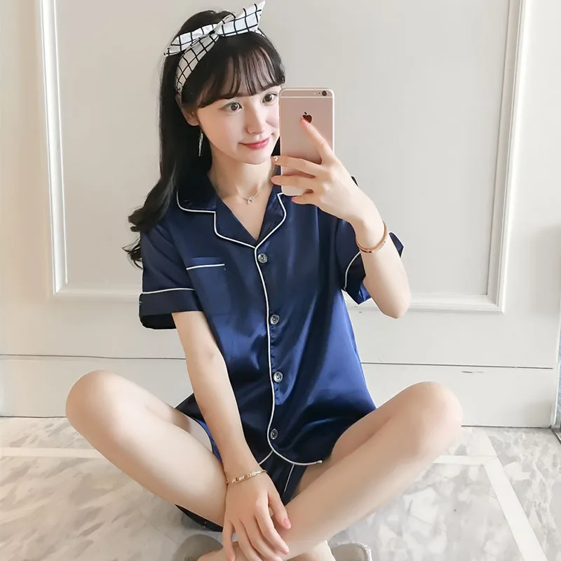 Hot Sale Satin Sleeping Ladies 2 Piece Korean Designer Plus Size Sleepwear 4X Holiday Garment Woman Pajamas
Hot Sale Satin Sleeping Ladies 2 Piece Korean Designer Plus Size Sleepwear 4X Holiday Garment Woman Pajamas