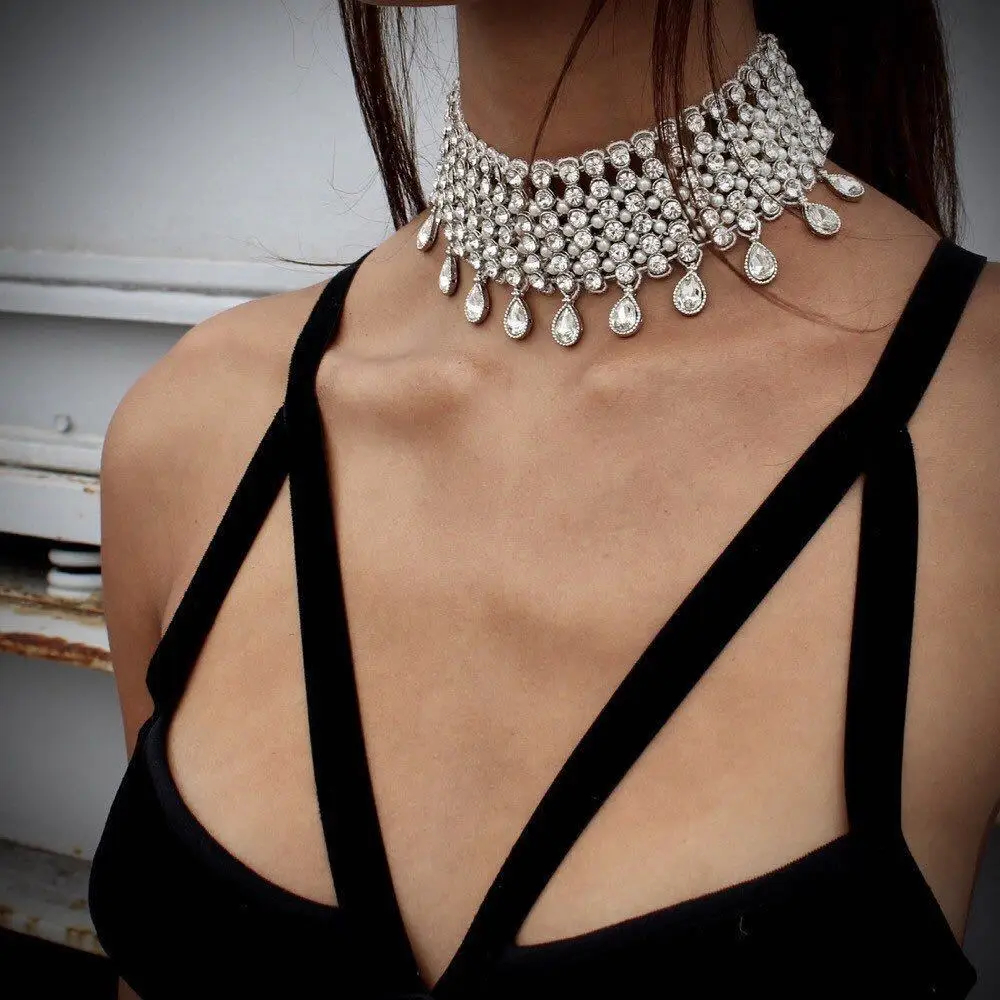 European and American style fashion exaggerated luxury big-name jewelry alloy full rhinestone drop pendant short necklace women
European and American style fashion exaggerated luxury big-name jewelry alloy full rhinestone drop pendant short necklace women