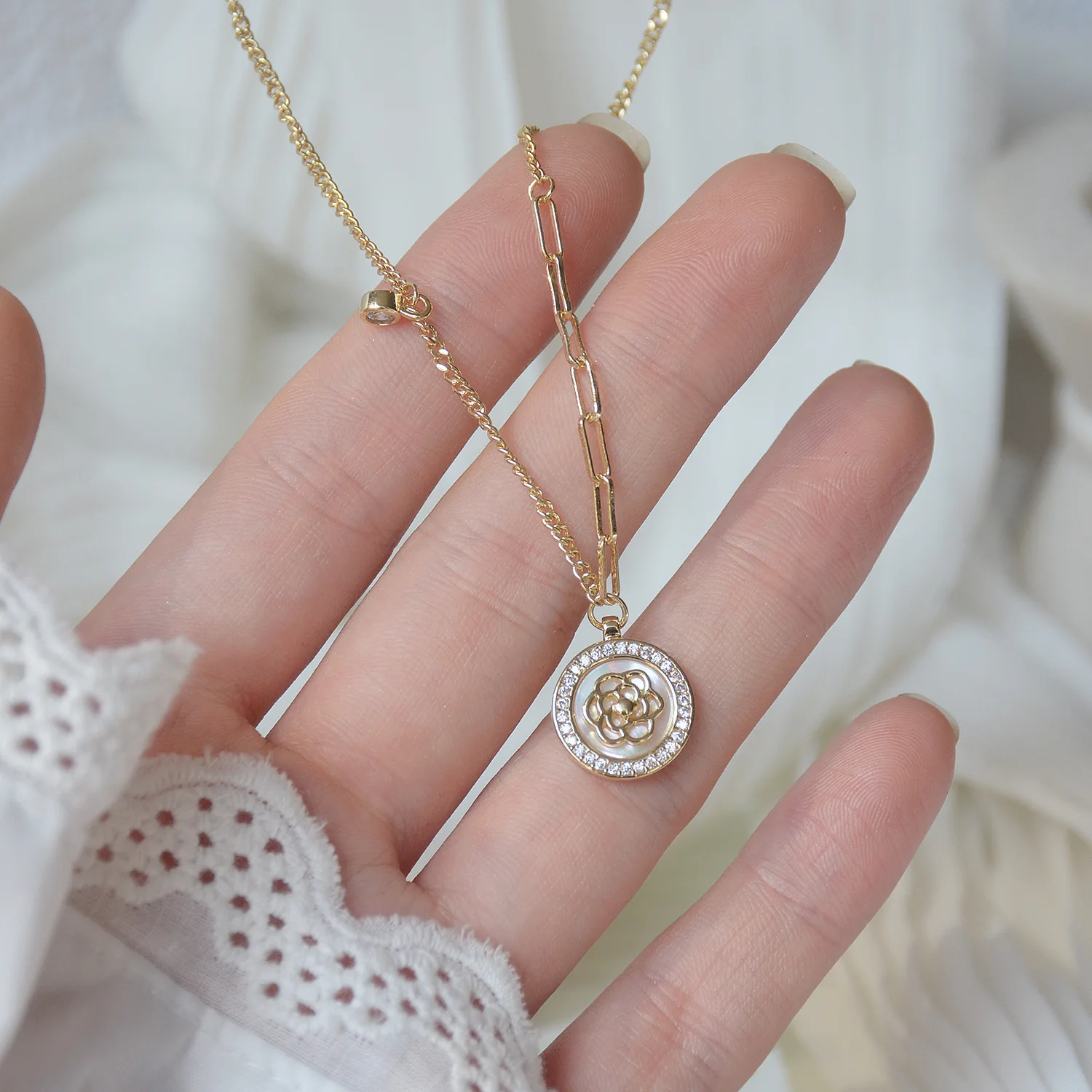 Women 18K Gold Plated Clavicle Necklace Flower Stainless Steel Pendant Necklace Accessories
Women 18K Gold Plated Clavicle Necklace Flower Stainless Steel Pendant Necklace Accessories