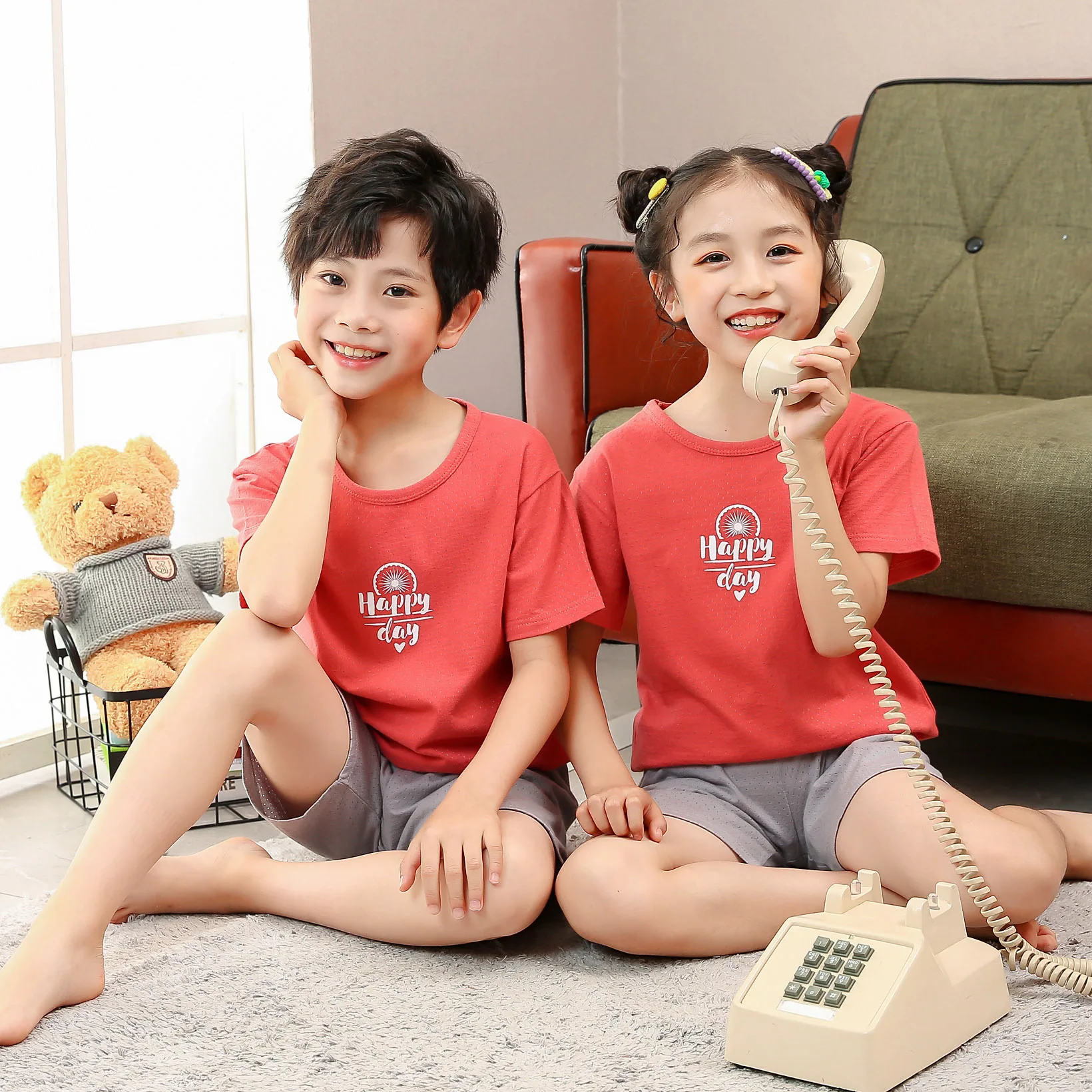 Children's summer thin short-sleeved suit baby cartoon pajamas boys and girls mesh short-sleeved shorts suit, Picture shows
Children's summer thin short-sleeved suit baby cartoon pajamas boys and girls mesh short-sleeved shorts suit, Picture shows