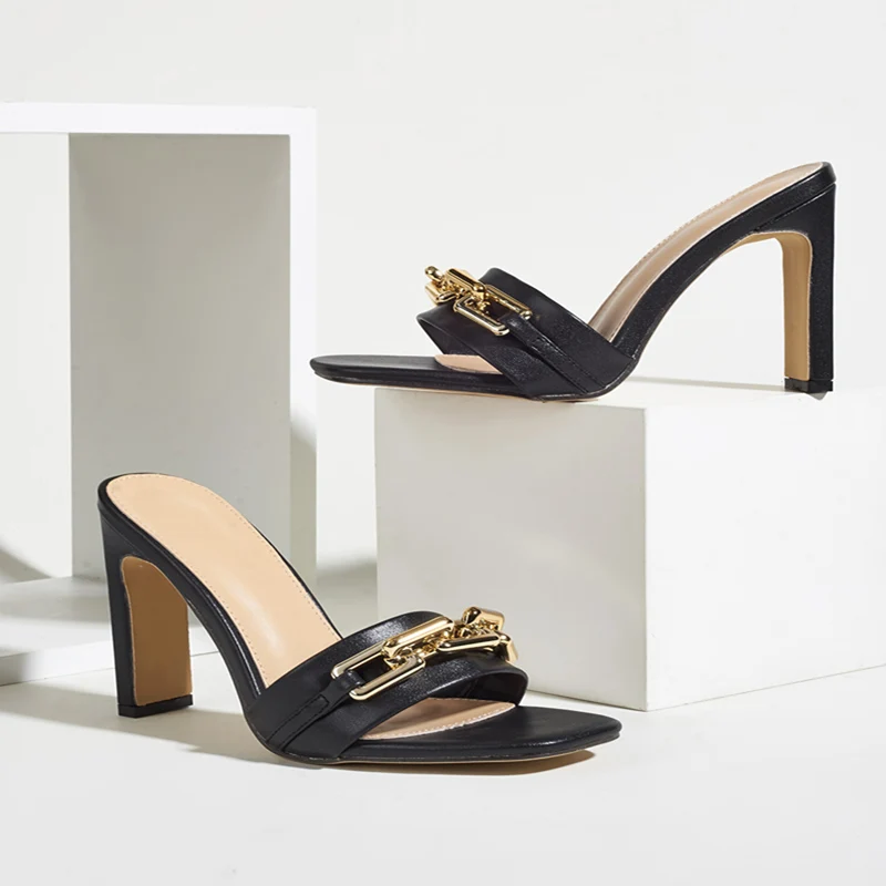 New 2021 European and American new chain square Slippers Size 35-42 
New 2021 European and American new chain square Slippers Size 35-42