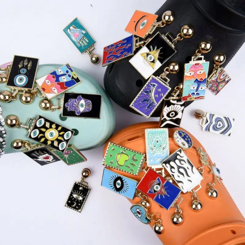 2022 Bling Metal Croc Shoe Charms for Party Gifts Designer Croc Chain Charms for Croc Shoe Decoration Accessories, Customized color
2022 Bling Metal Croc Shoe Charms for Party Gifts Designer Croc Chain Charms for Croc Shoe Decoration Accessories, Customized color