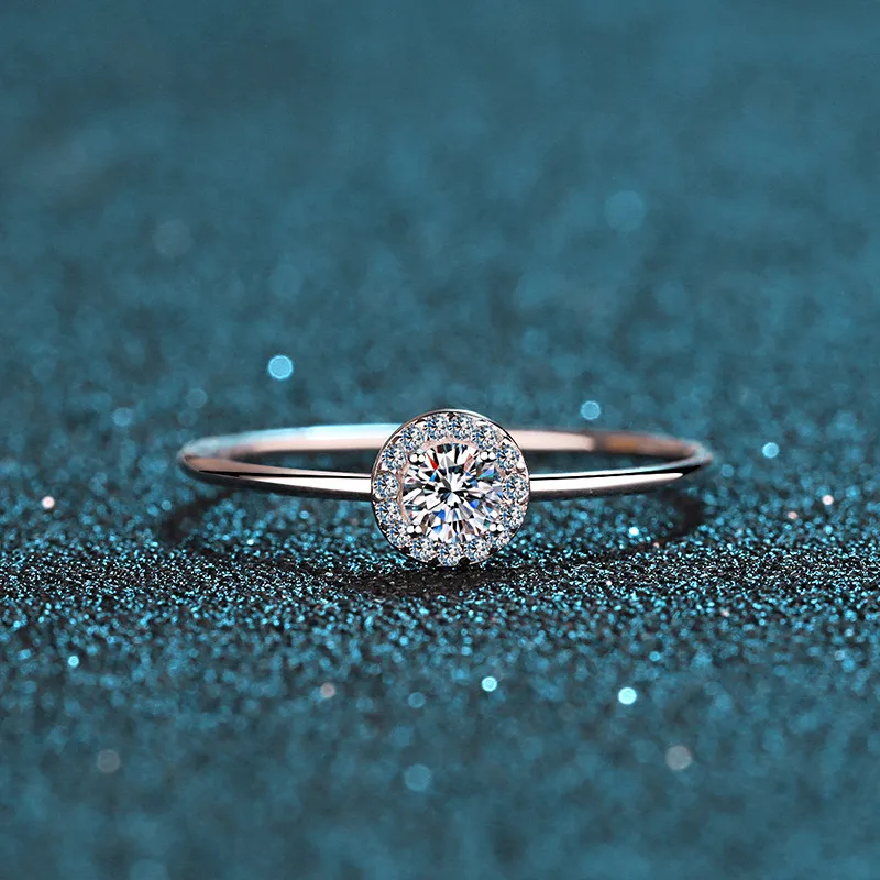 Silver 925 Original 0.3 Carat Round Brilliant Cut Diamond Test Past D Color Moissanite Wedding Ring Sparkling Gemstone Jewelry
Silver 925 Original 0.3 Carat Round Brilliant Cut Diamond Test Past D Color Moissanite Wedding Ring Sparkling Gemstone Jewelry