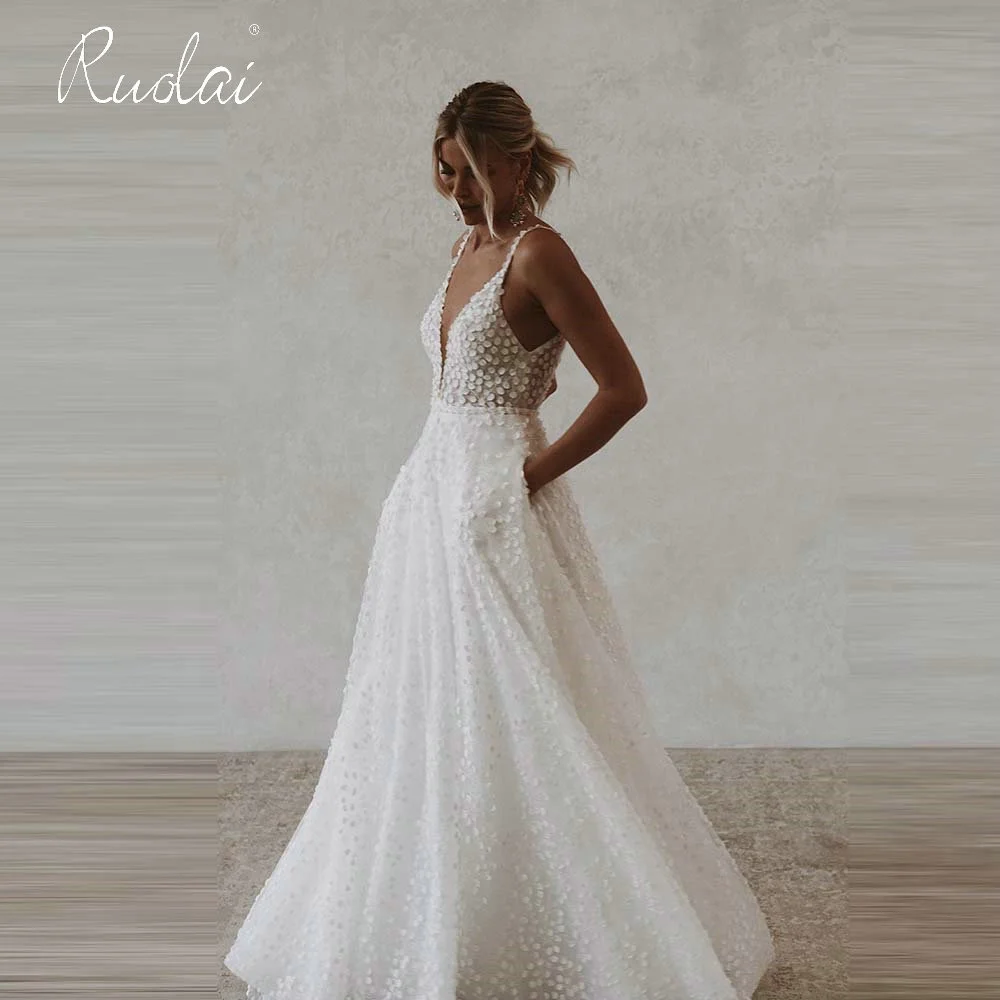 ASWY0018 Spaghetti Straps V Neck Appliqued Bride Gowns Backless A-Line Wedding Party Dress, Custom made
ASWY0018 Spaghetti Straps V Neck Appliqued Bride Gowns Backless A-Line Wedding Party Dress, Custom made