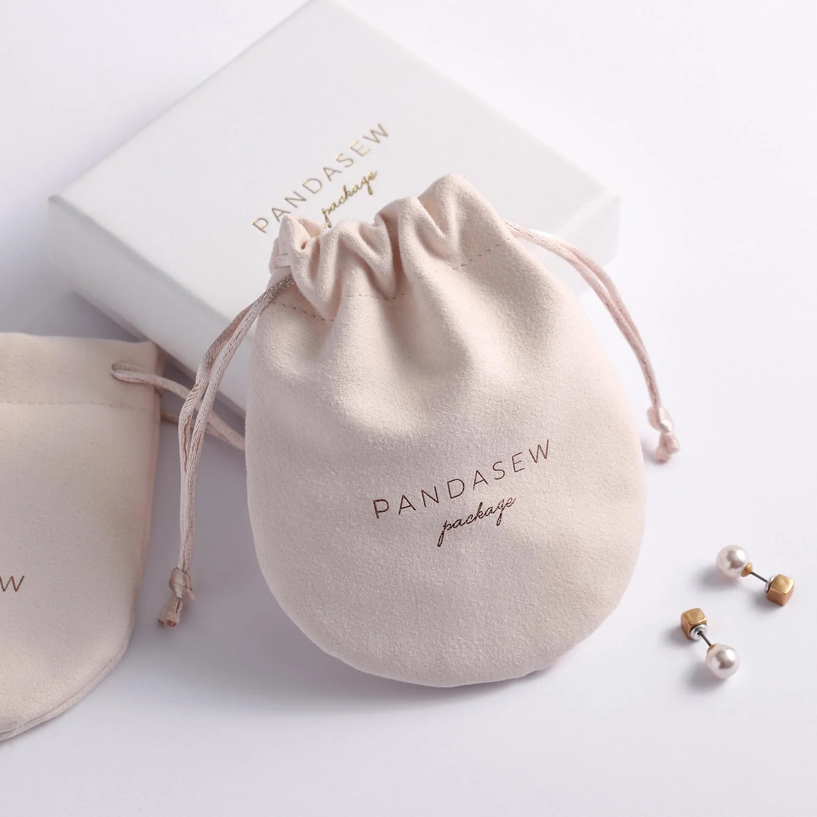 PandaSew Custom Logo Print Velvet Suede Drawstring Packaging Bag with Half Round Bottom Jewelry Pouch, Customized color
PandaSew Custom Logo Print Velvet Suede Drawstring Packaging Bag with Half Round Bottom Jewelry Pouch, Customized color