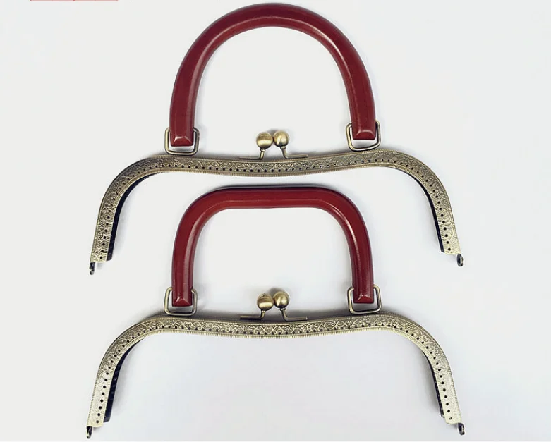 Antique Brass Metal Frame for Purse with Three Different Shaped Wooden Handles for Options on Stock
Antique Brass Metal Frame for Purse with Three Different Shaped Wooden Handles for Options on Stock