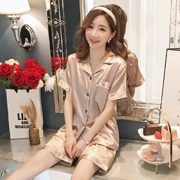 Pajamas women's silk shorts short-sleeved cardigan lapel silk cute ladies home service suit nightdress
Pajamas women's silk shorts short-sleeved cardigan lapel silk cute ladies home service suit nightdress
