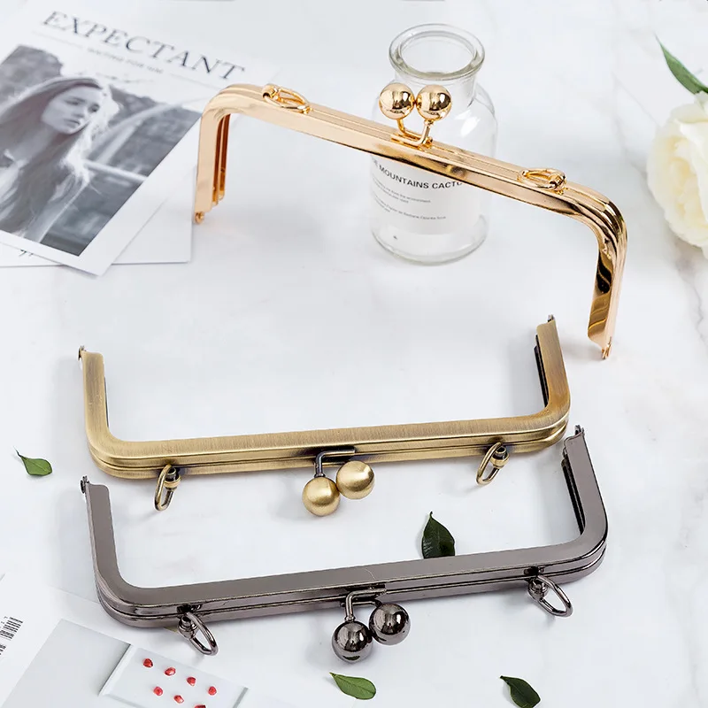 2020 Factory direct selling 20.5cm metal purse frame clasp purse frame clip kiss lock frame ladies popular purse accessories, As pics
2020 Factory direct selling 20.5cm metal purse frame clasp purse frame clip kiss lock frame ladies popular purse accessories, As pics