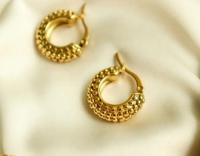 Fashion High Quality 18K Gold Stainless Steel Unique Mini Cassandra Hoop Earrings For Her, Gold,rose gold,steel,etc
Fashion High Quality 18K Gold Stainless Steel Unique Mini Cassandra Hoop Earrings For Her, Gold,rose gold,steel,etc