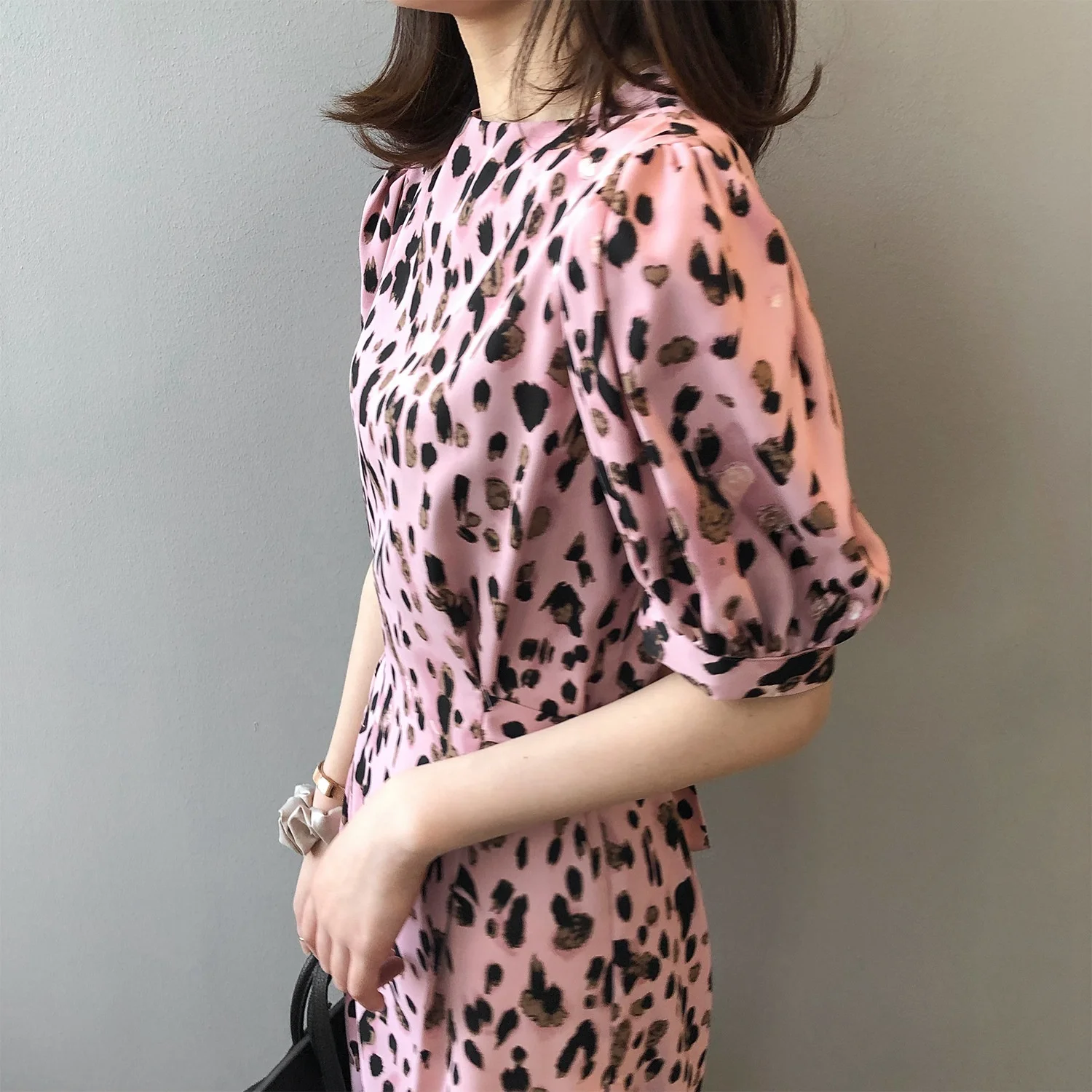 2021 Trending Wholesale Fashion Low Moq Summer Women Pink Leopard Print Short Sleeve Dress Casual Elegant Dresses Women Summer
2021 Trending Wholesale Fashion Low Moq Summer Women Pink Leopard Print Short Sleeve Dress Casual Elegant Dresses Women Summer