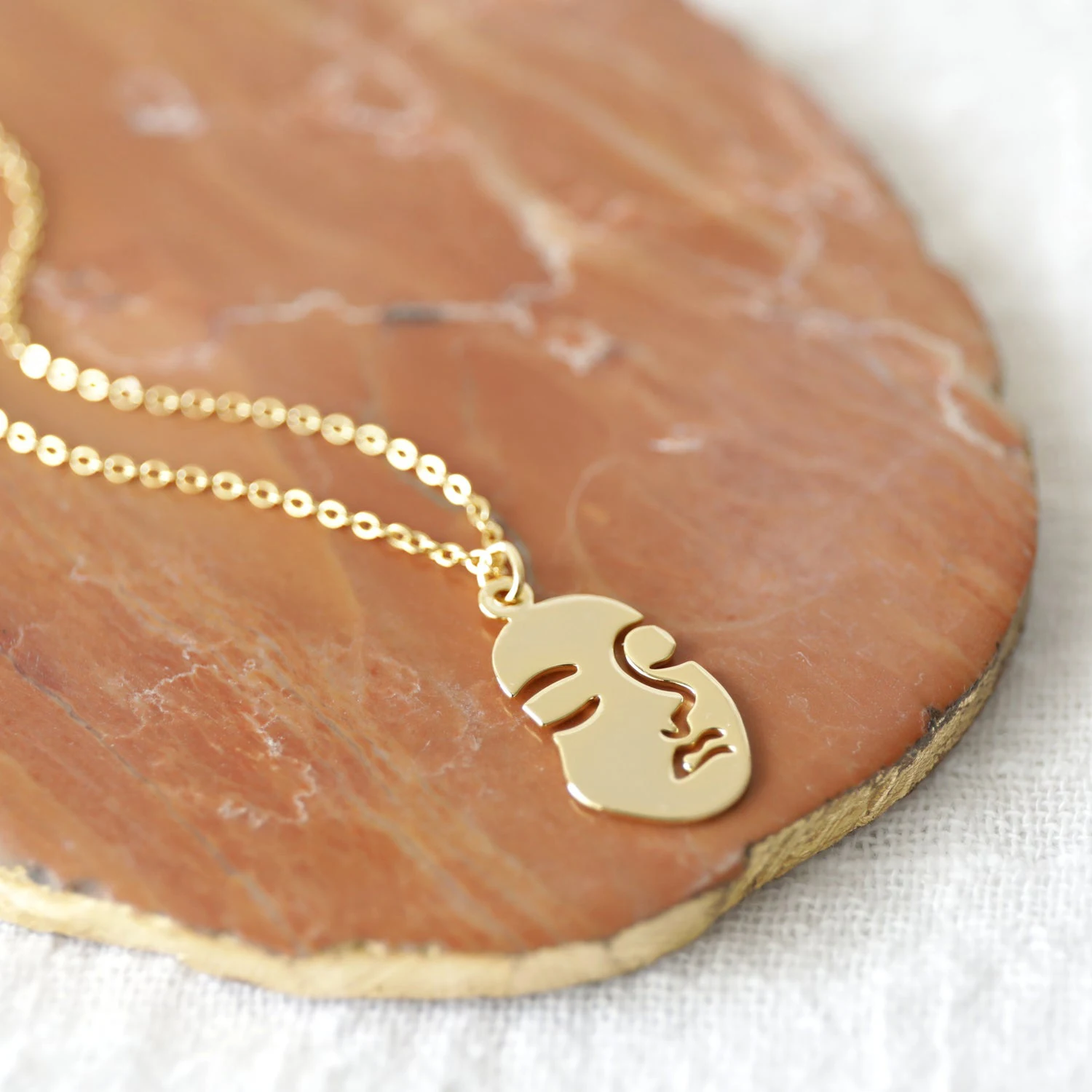 Charm Jewelry Stainless Steel 18K Gold Plated Abstract Face Pendant Necklace Women Layering Chain Necklace 
Charm Jewelry Stainless Steel 18K Gold Plated Abstract Face Pendant Necklace Women Layering Chain Necklace