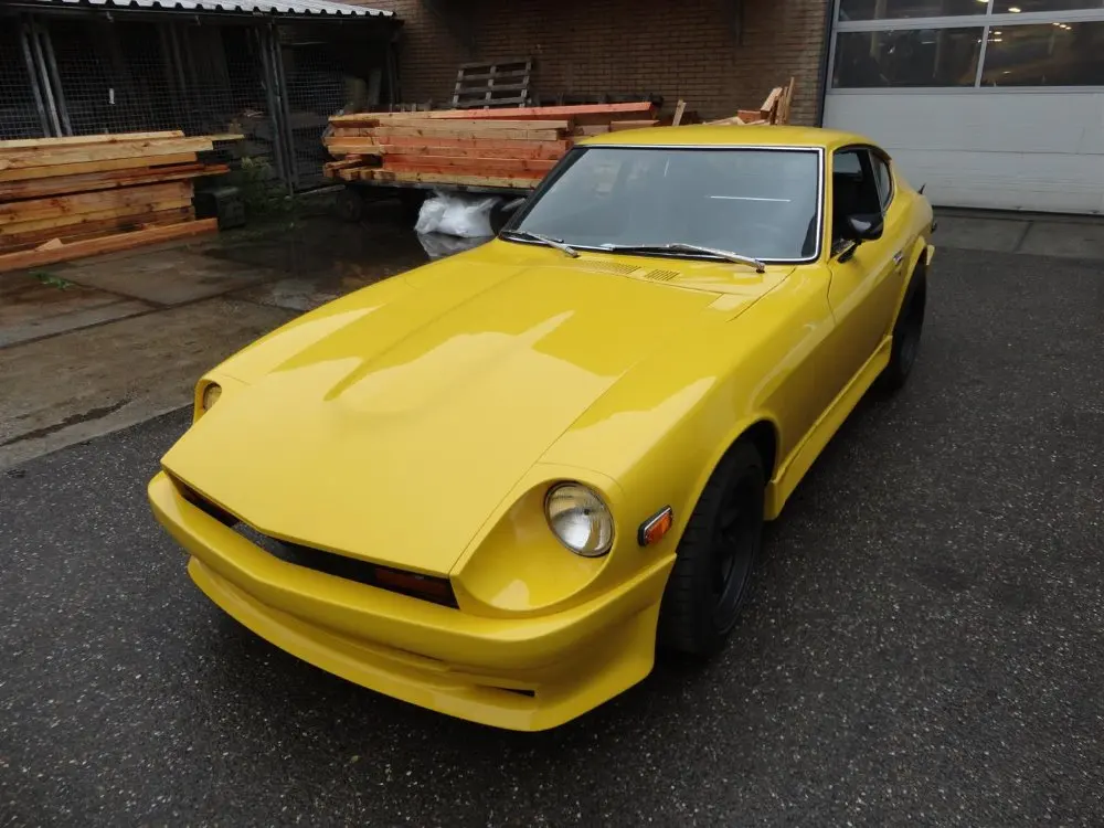 Datsun 240z Р¶С‘Р»С‚С‹Р№