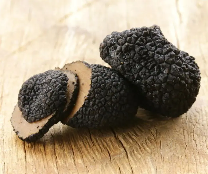 Fresh quality white/Black truffles at whole sale prices