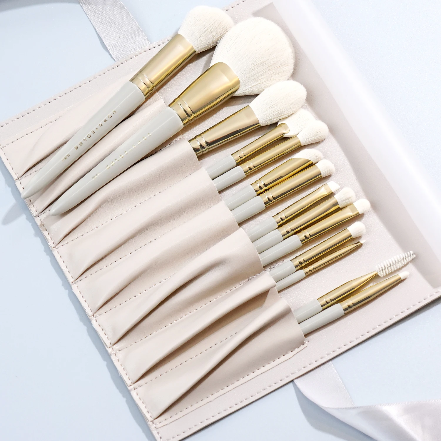 Rownyeon Gold 14 Pcs Private Label Custom Logo Professional Soft Vegan Makeup Brush Set With Bag
Rownyeon Gold 14 Pcs Private Label Custom Logo Professional Soft Vegan Makeup Brush Set With Bag