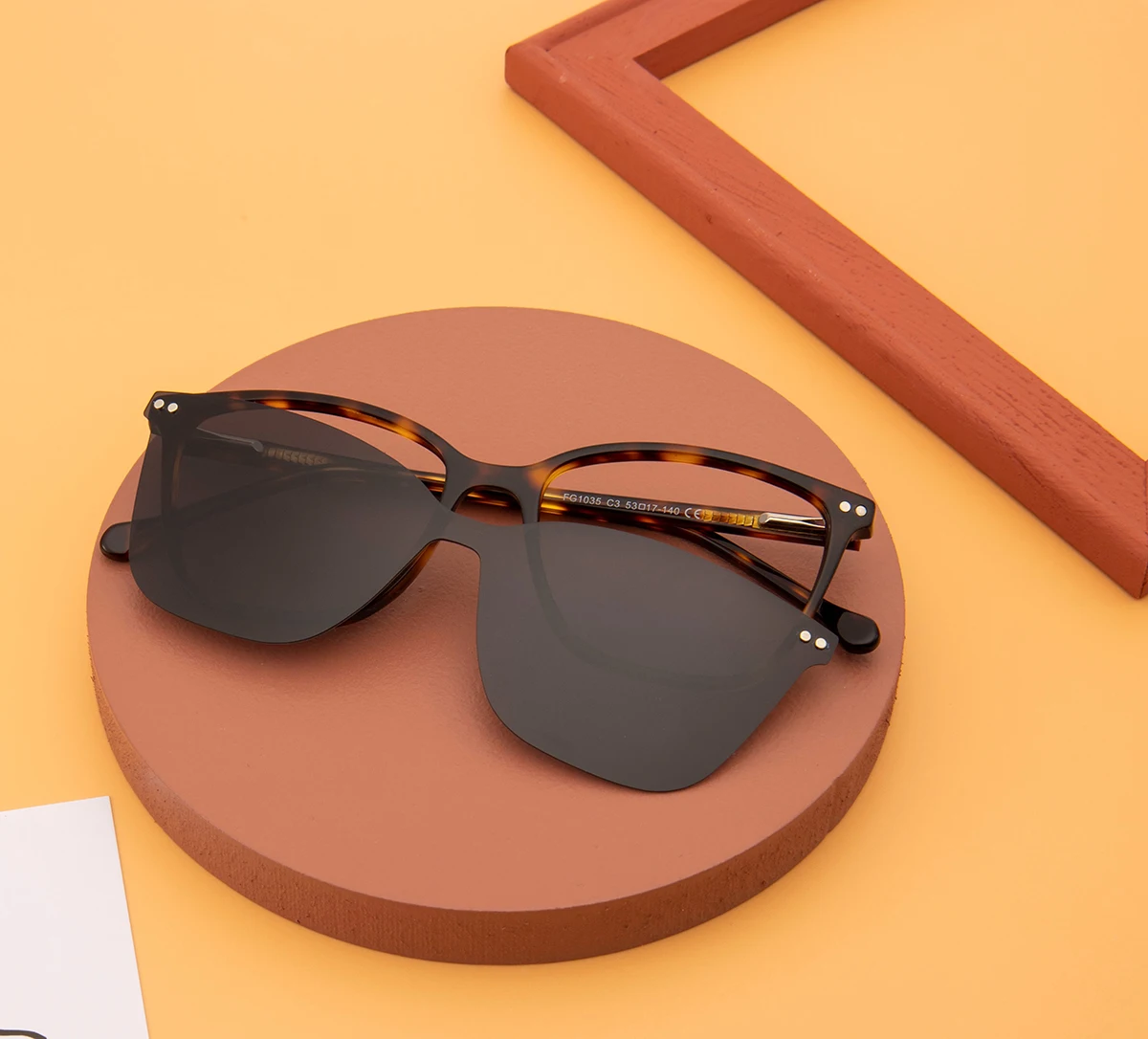 drop shipping acetate material and polarized lens eyecat clip on woman sunglasses prescription eyeglasses, 2 colors
drop shipping acetate material and polarized lens eyecat clip on woman sunglasses prescription eyeglasses, 2 colors