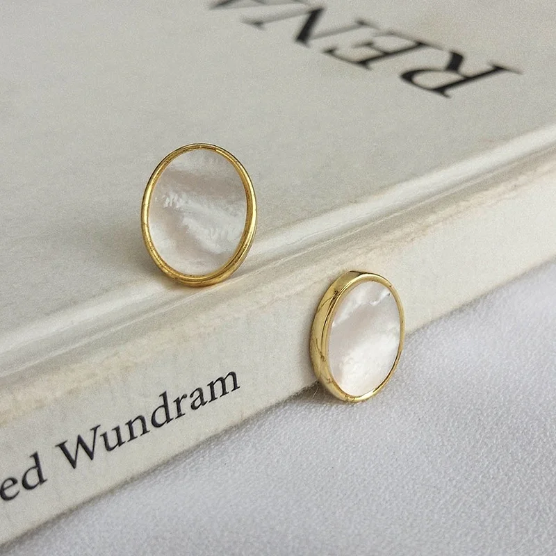 DAMILA customized sterling silver jewelry temperament round white shell 18K gold plated stud earrings
DAMILA customized sterling silver jewelry temperament round white shell 18K gold plated stud earrings