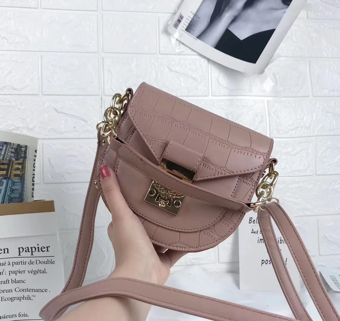 Wholesales fashion durable kids cross-body student sweet satchel chain decoration purse children girl saddle bag
Wholesales fashion durable kids cross-body student sweet satchel chain decoration purse children girl saddle bag