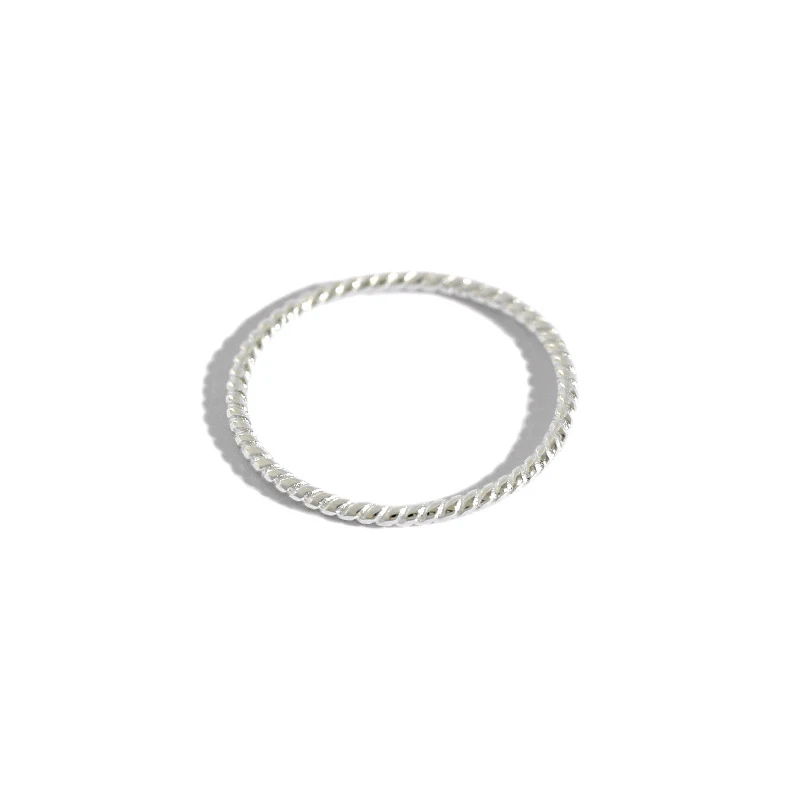 H-R545 Wholesale Sterling Silver Thin 1.2 Thread Twist Thin S925 Sterling Silver Simple Sterling Silver Ring
H-R545 Wholesale Sterling Silver Thin 1.2 Thread Twist Thin S925 Sterling Silver Simple Sterling Silver Ring