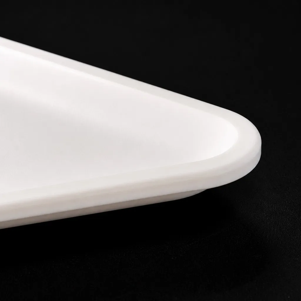 Edge and lip detail