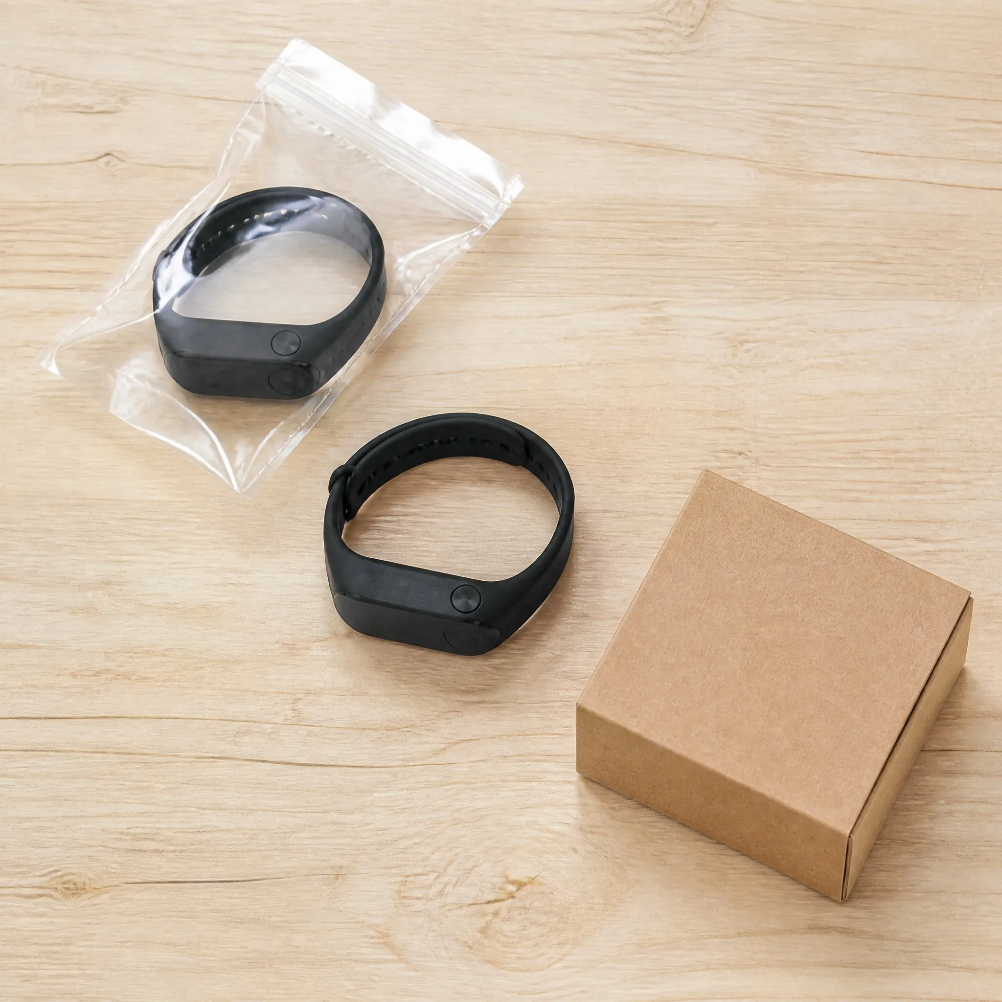 LED silicone bracelets in OPP pouch and kraft box packaging