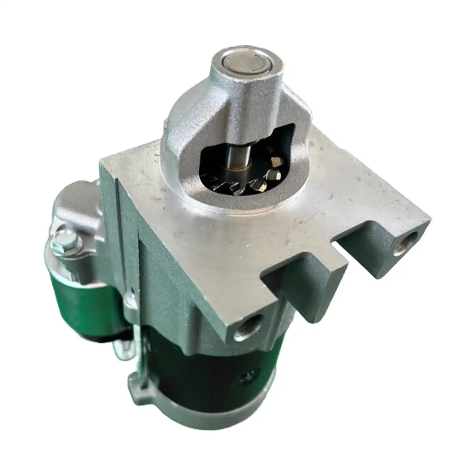 Drive-end opening and mounting flange of the R740 replacement starter