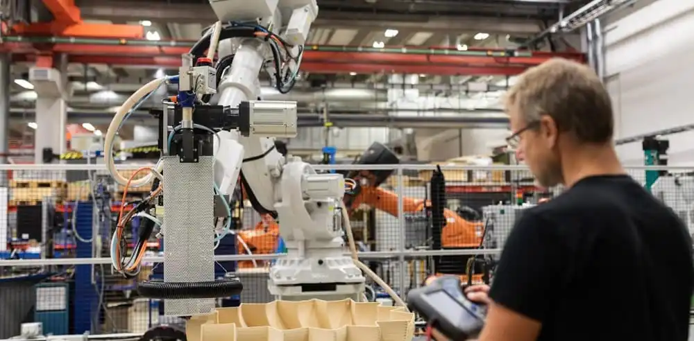 Automotive factory robotics and YT Electric hybrid SVG TSC power quality application Automotive factory robotics and YT Electric hybrid SVG TSC power quality application