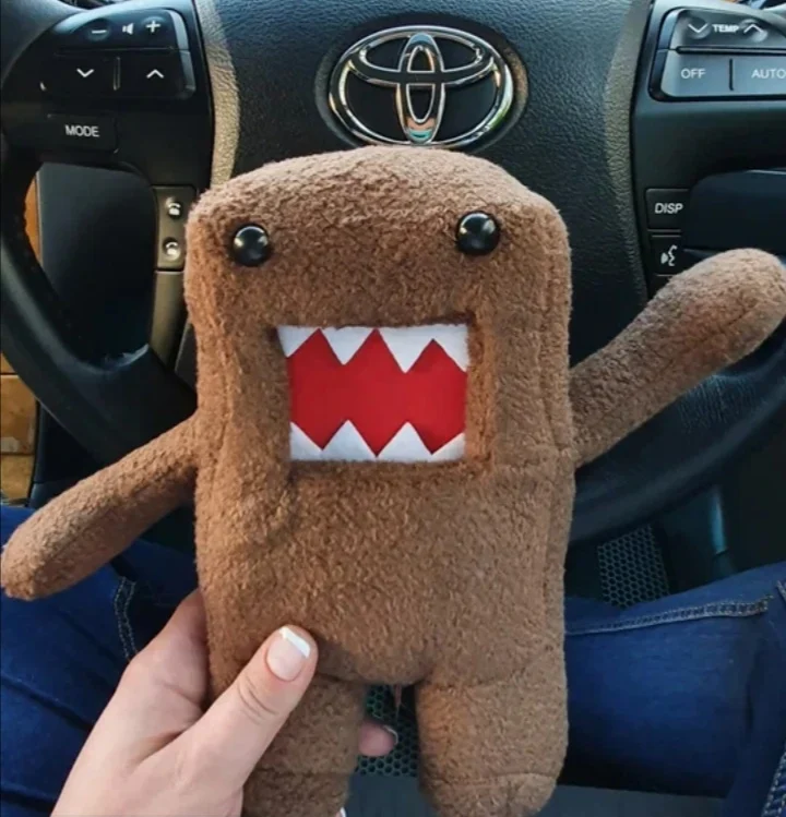 игрушка японских машин. игрушка японских машин. Jdm талисман домо кун. японская игрушка домо кун. японская игрушка в машину.