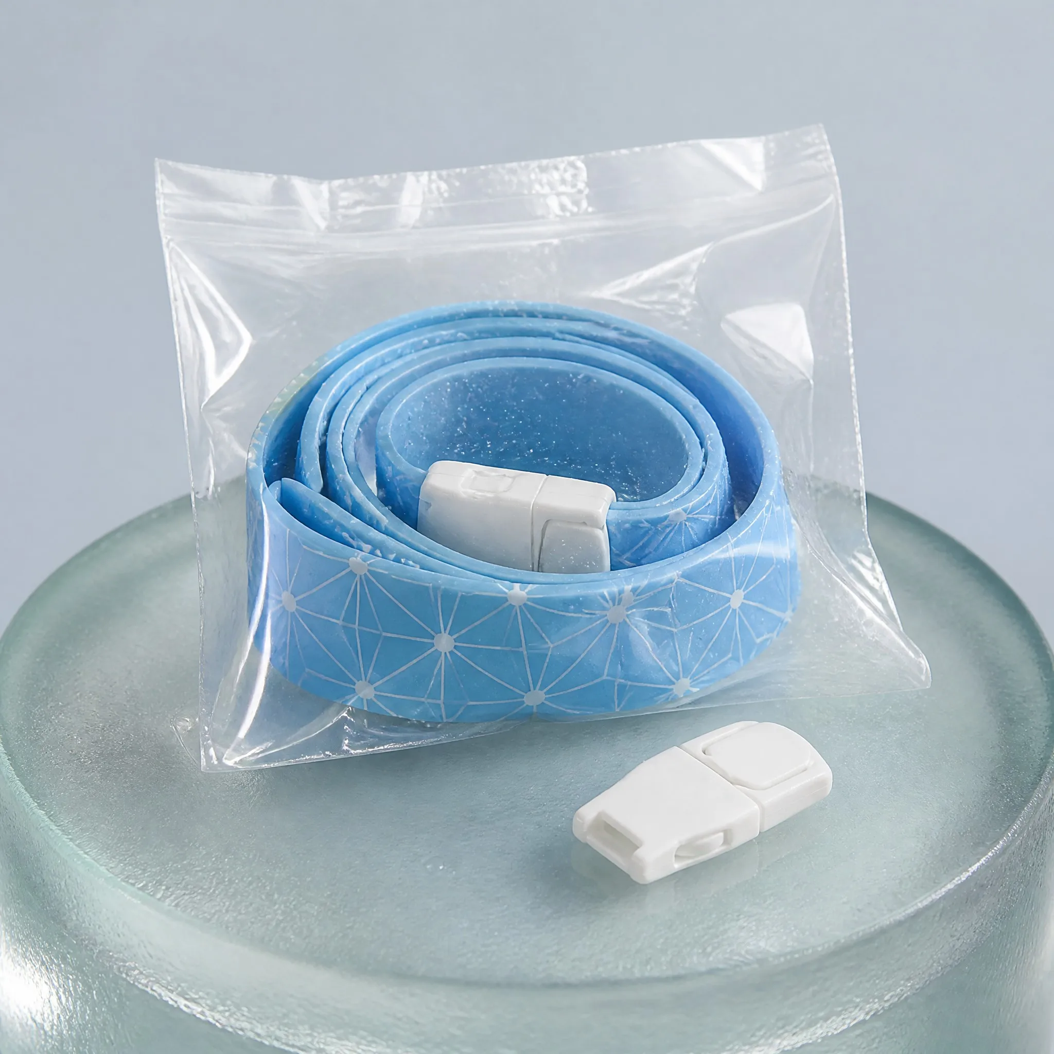 Silicone lanyard packed in transparent OPP bag with spare safety clip