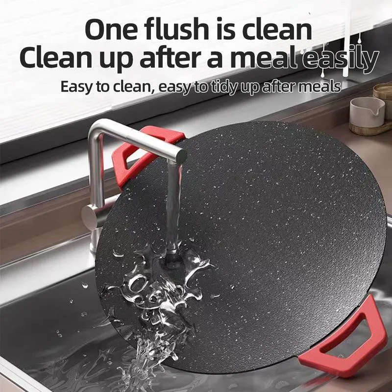 Rinsing the pan under water