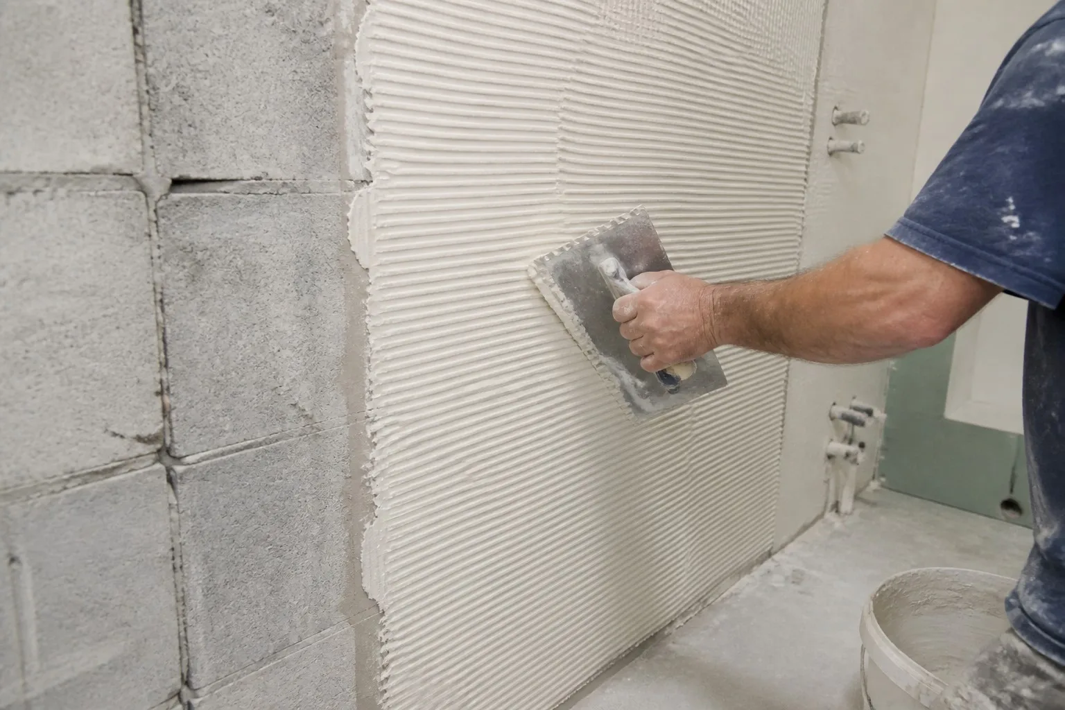 HPMC in tile adhesive controlling water retention and tile slip