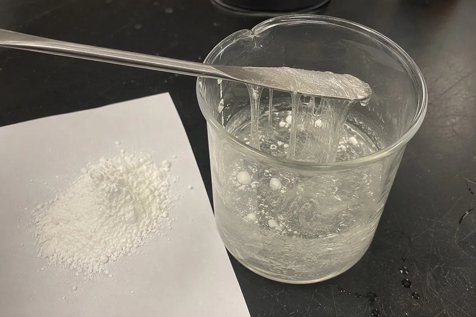 HPMC water retention through hydrated polymer chains