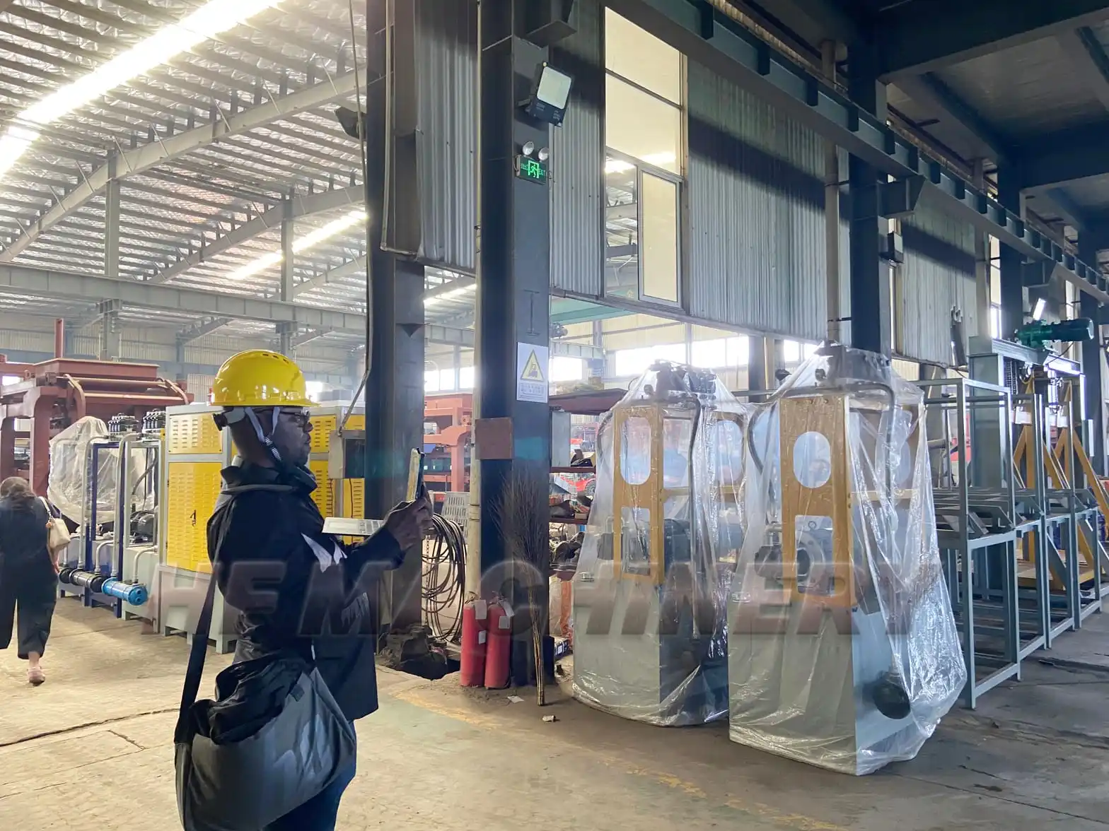Client filming the operation of an automatic block making machine