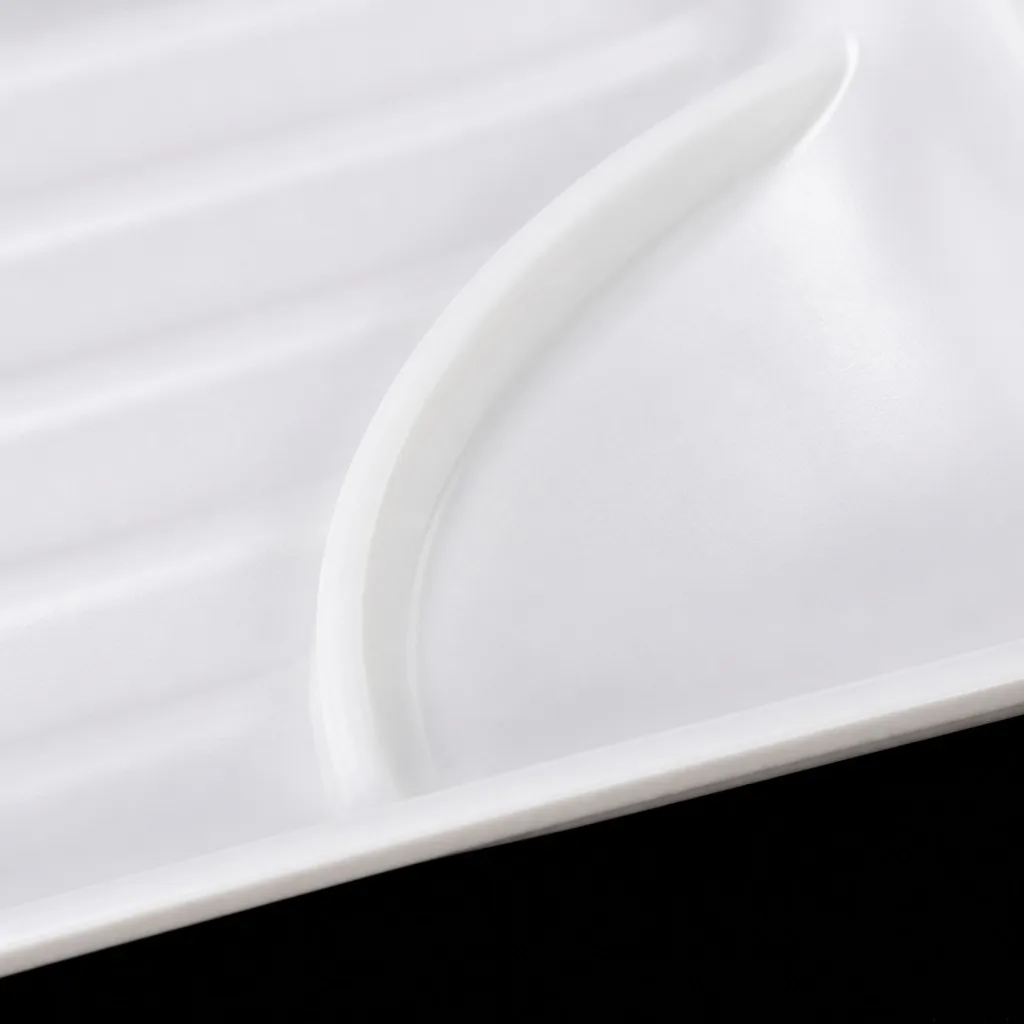 Crescent divider detail