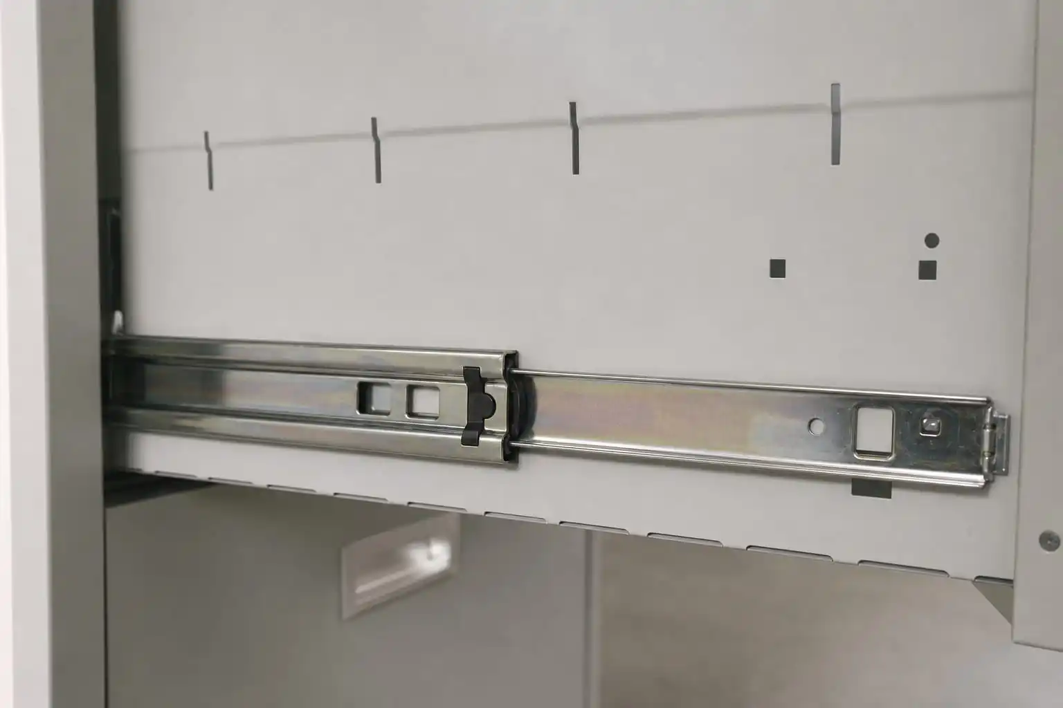 heavy duty ball bearing drawer slide with quick release latch and suspension folder slots on 4-drawer filing cabinet