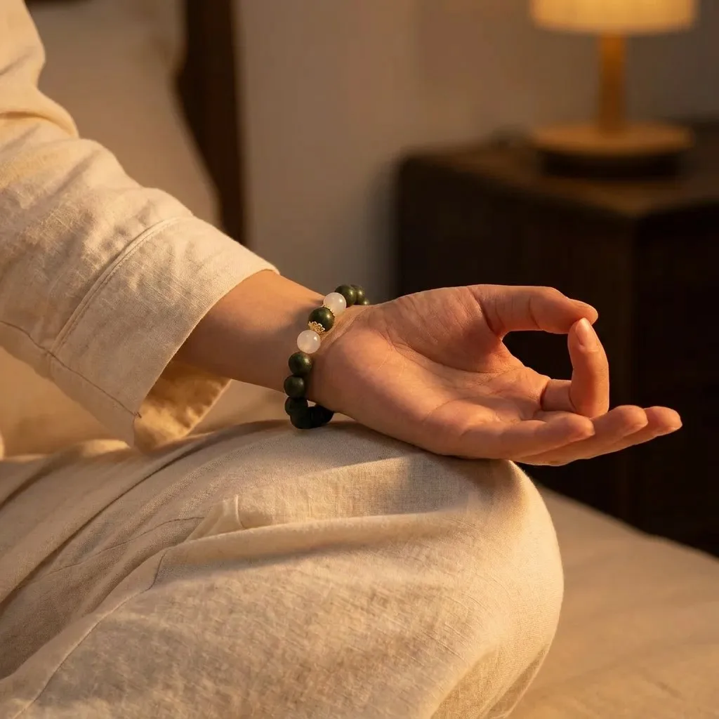 Nightfall bracelet during pre-sleep meditation