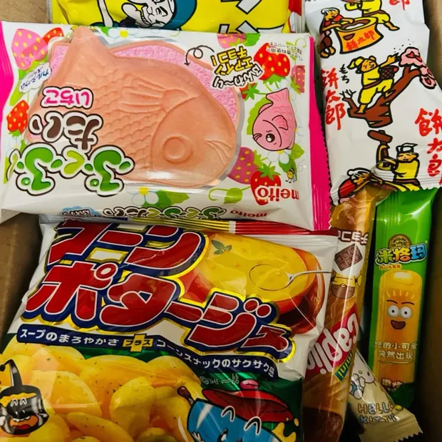 Sweet strawberry taiyaki and cream corn soup snack