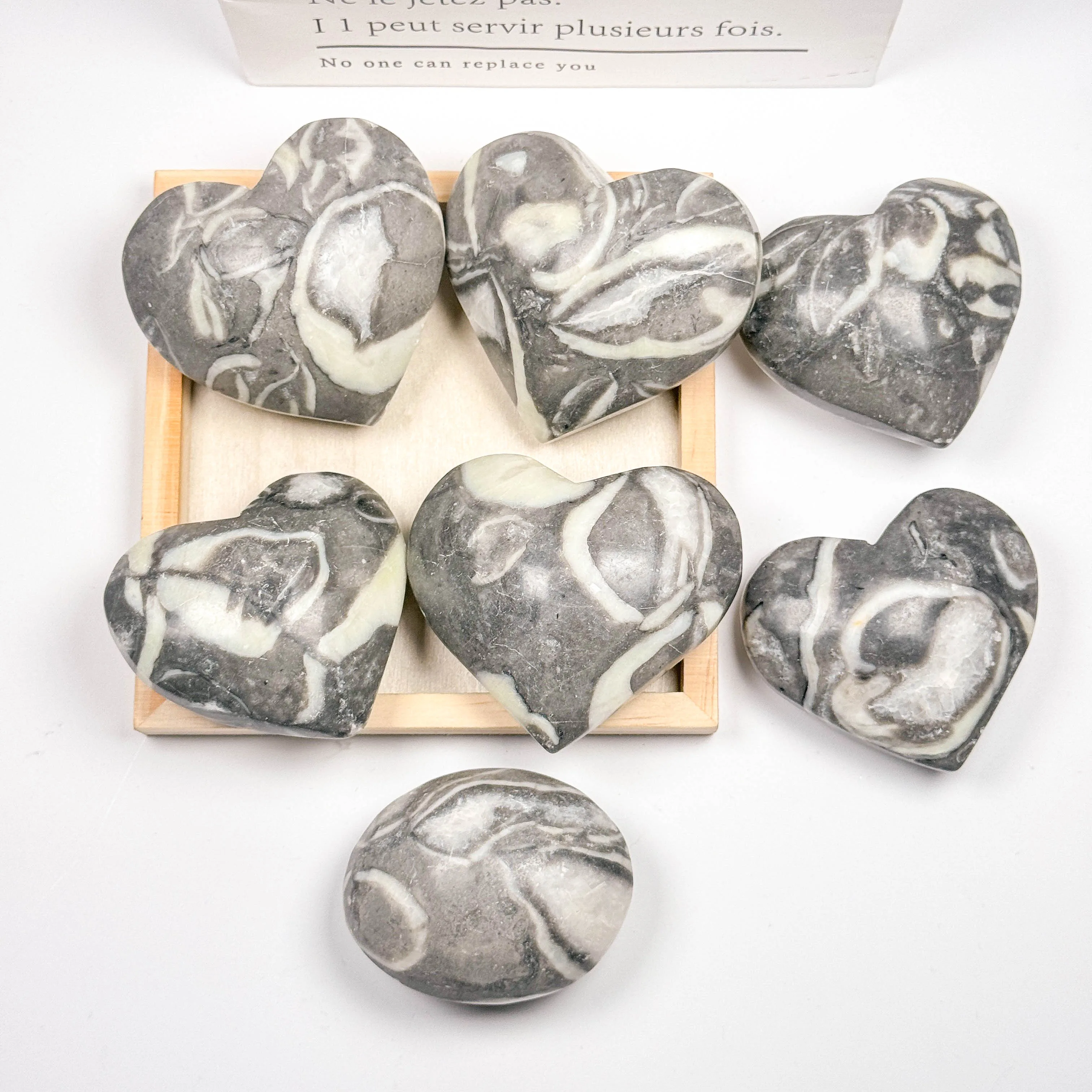 Amazing Natural Simi-Precious Heart Shaped Crystal Craft Polished Sea Shell Stones Energy Palm Stone for Gifts Decoration