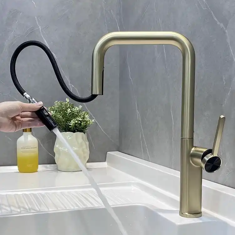 black-gold-pull-out-faucet-stream