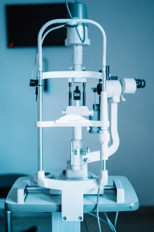 Modern slit lamp