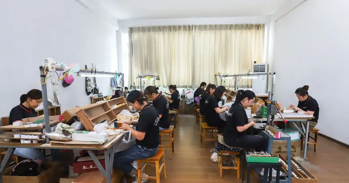 OEM art brush manufacturer supplying a one-stop art materials range from a single factory
