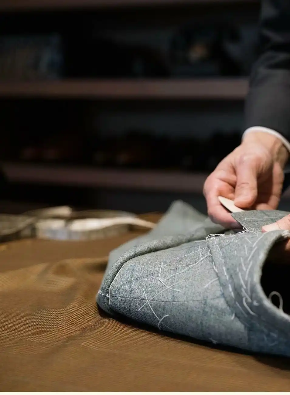 Collar and lapel construction detail