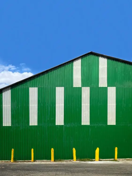 Steel Building Drainage and Gutter Design: Avoiding Overflow and Wall Damage