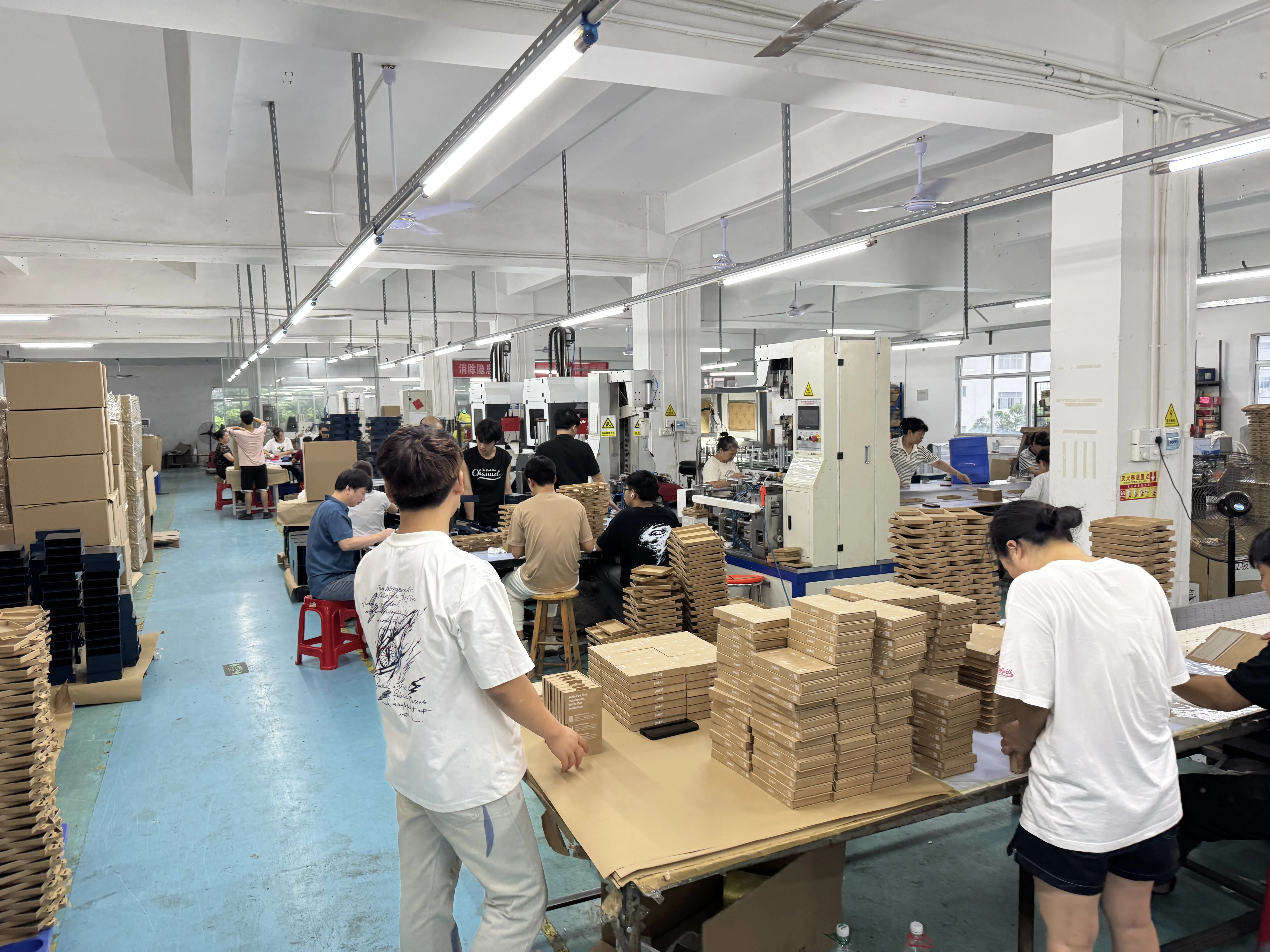 Small MOQ Luxury Rigid Boxes for Startups: A 2026 Growth Guide