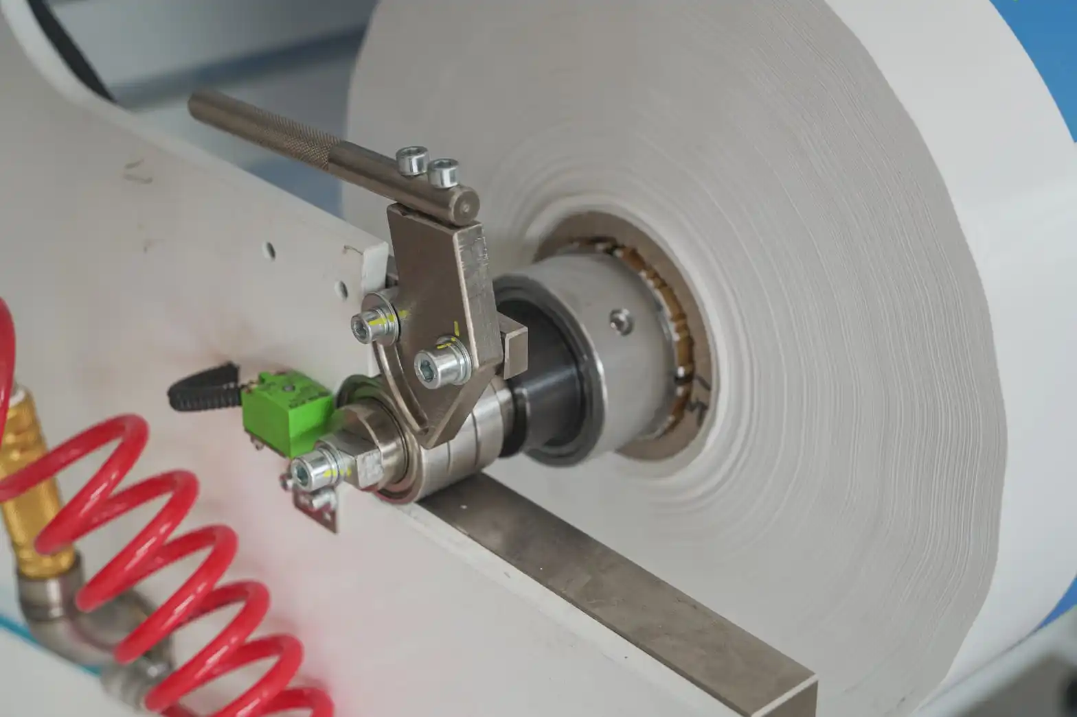 Film roll unwinding mechanism on Welldone packaging machine